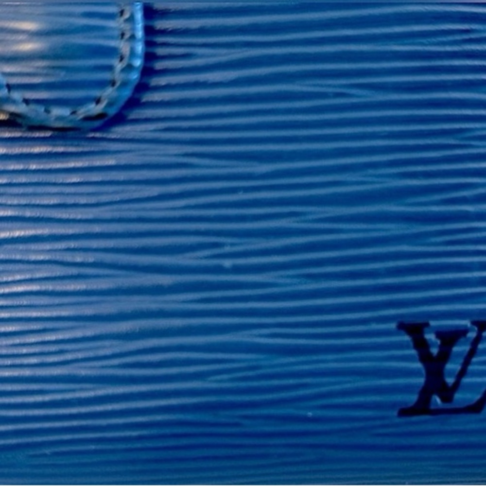 Louis Vuitton Blue Epi Luxury Women's Kiss-lock Wallet w/Box - Picture 9 of 9
